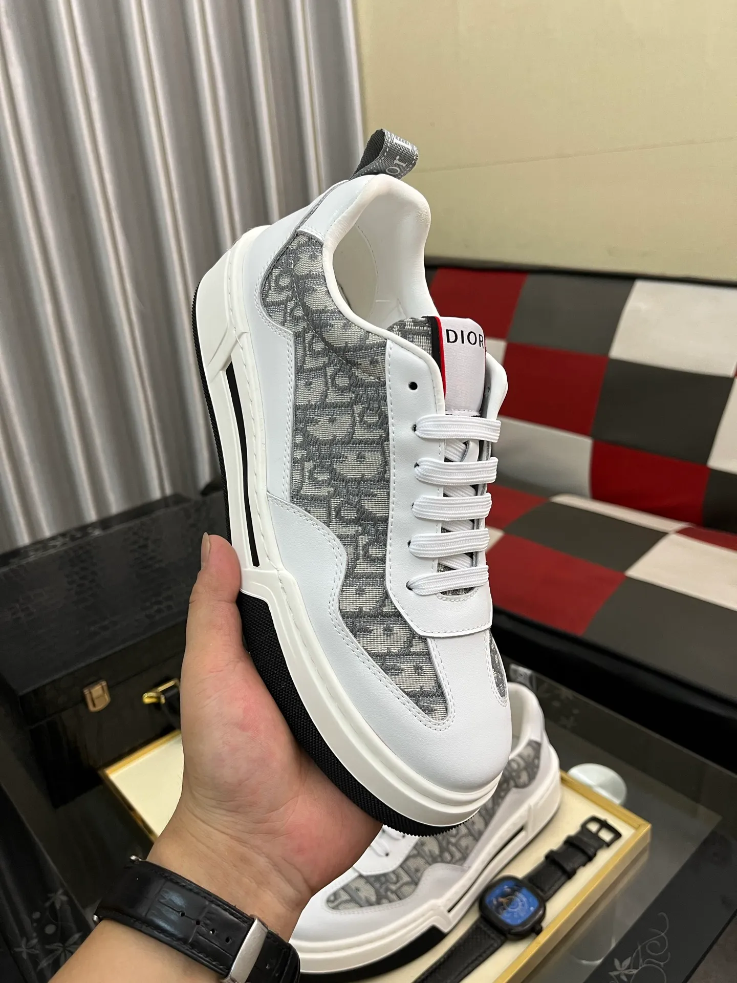 Men's men's shoes 💰420⌚️⌚️[Dior] 25ss new product B01 moral training shoes. The toe size design is a bit wider. The upper foot comfort is perfect. The threads are beautiful. Perfectly adaptable to trousers. Decorated with various classic details. Ideal for daily styling. Can be matched with various casual items to create exquisite looks. Fabric: First layer cowhide/lining sheepskin TPU original outsole Code number: 38-443️⃣Colors available